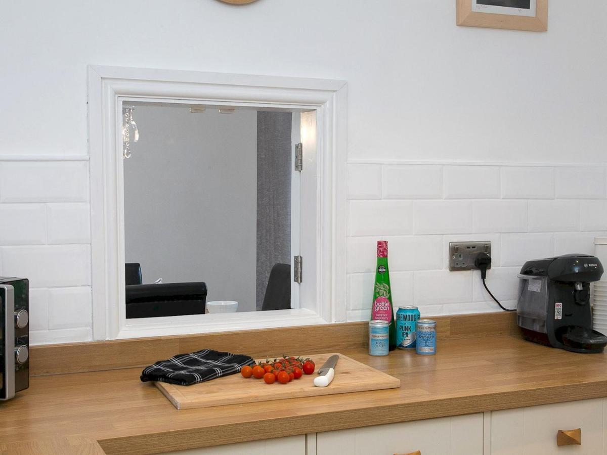 Pass The Keys Modern Coastal Home In Bull Bay Amlwch Extérieur photo