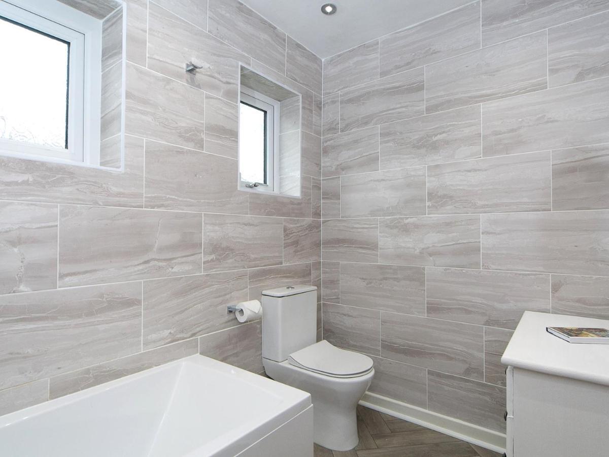 Pass The Keys Modern Coastal Home In Bull Bay Amlwch Extérieur photo