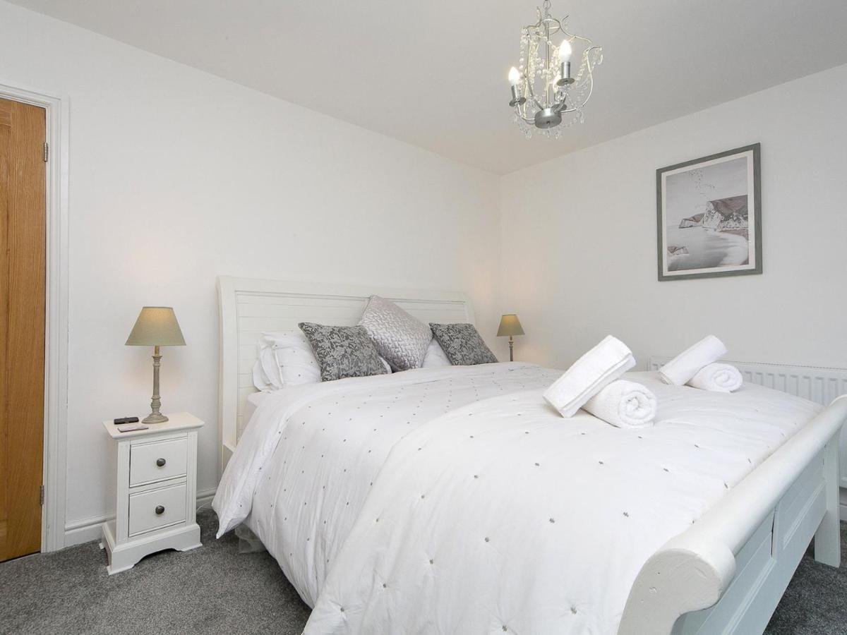 Pass The Keys Modern Coastal Home In Bull Bay Amlwch Extérieur photo