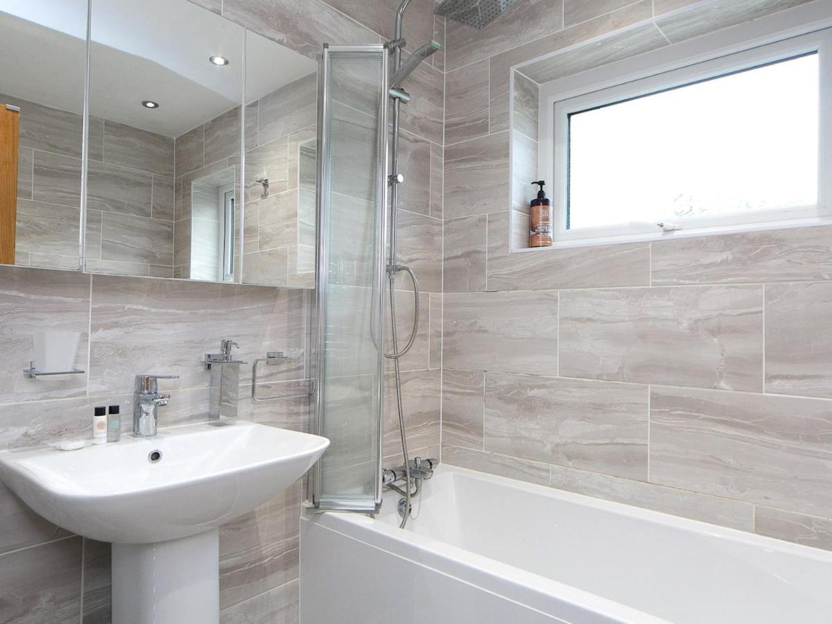 Pass The Keys Modern Coastal Home In Bull Bay Amlwch Extérieur photo
